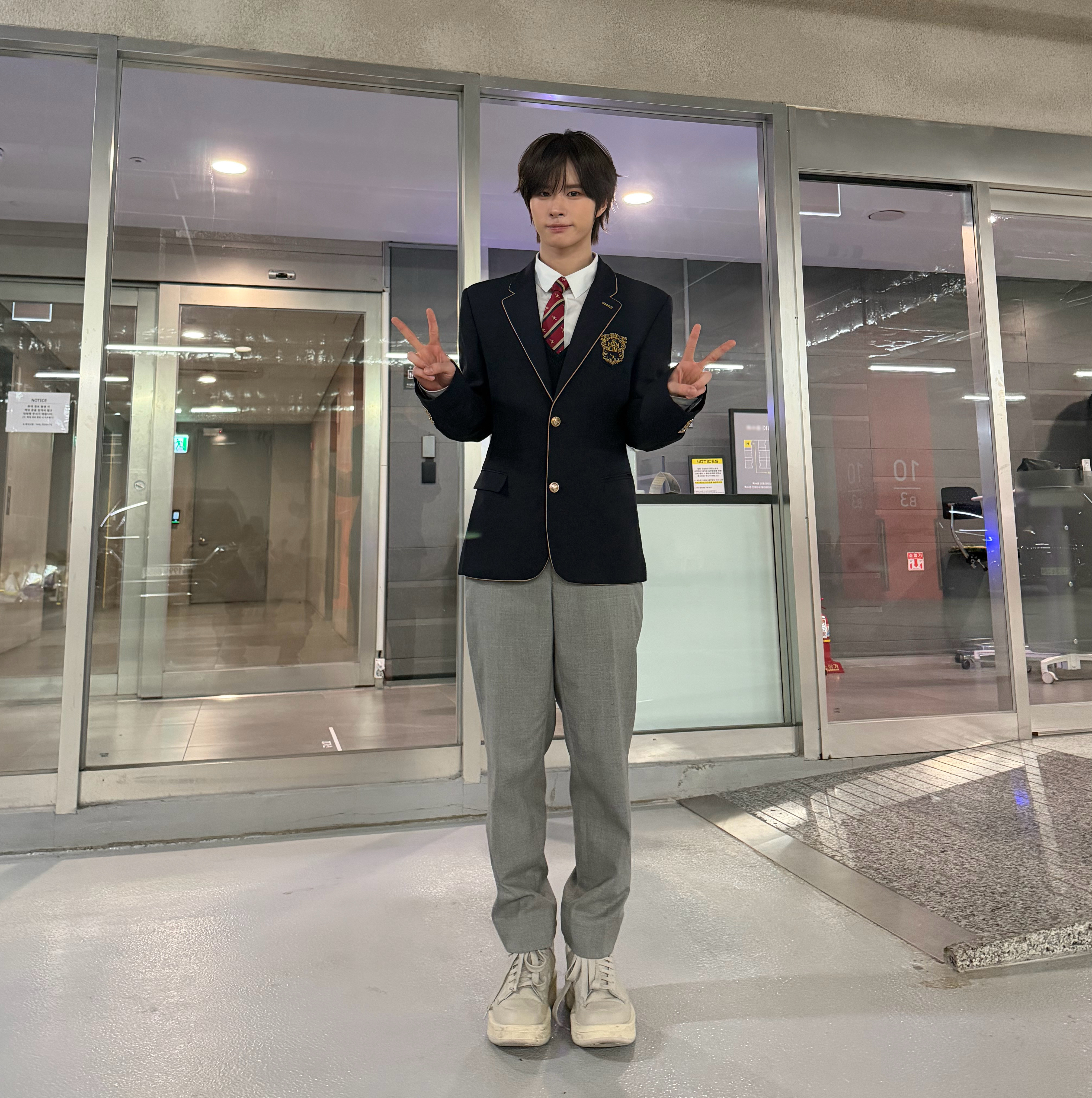 Behind-the-scenes cut of TWS