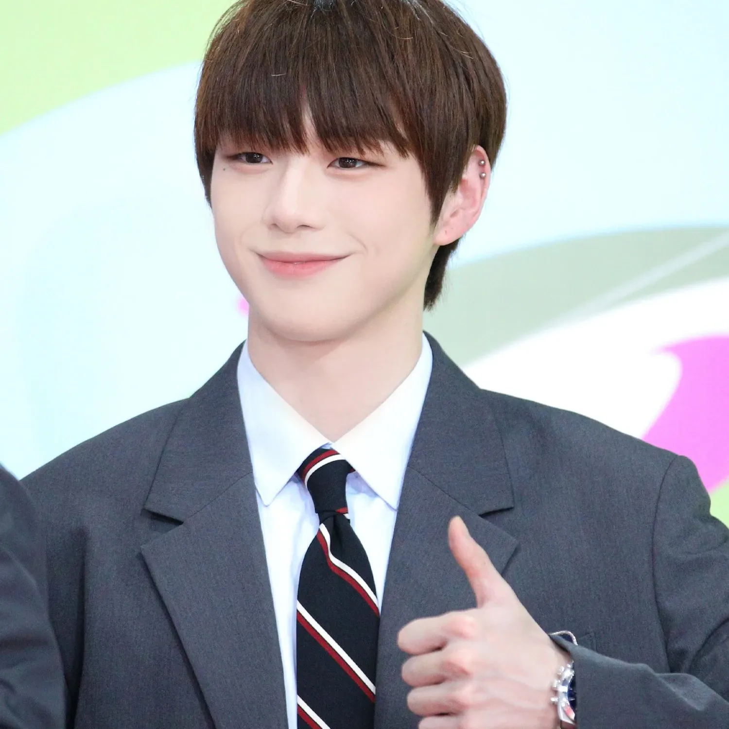 강다니엘의 비하인드 컷