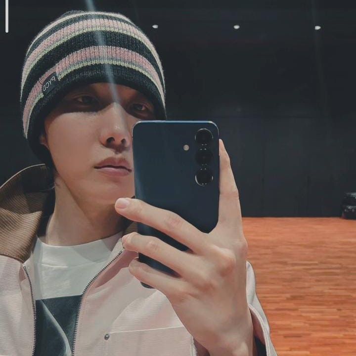 Foto aktivitas terbaru j-hope (BTS)