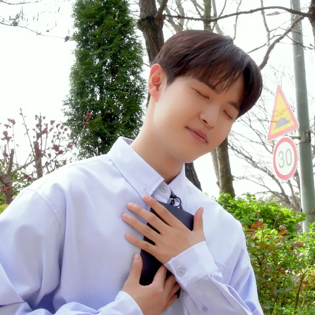 Behind-the-scenes cut of Kim Jaehwan