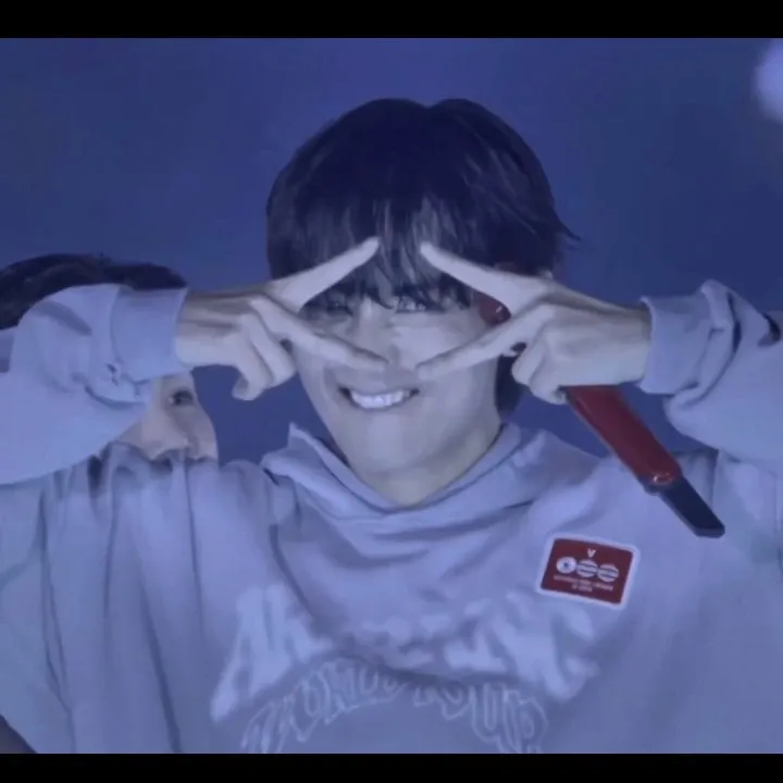 뷔 (방탄소년단)의 비하인드 컷