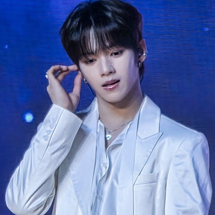 Behind-the-scenes cut of JL (AHOF)