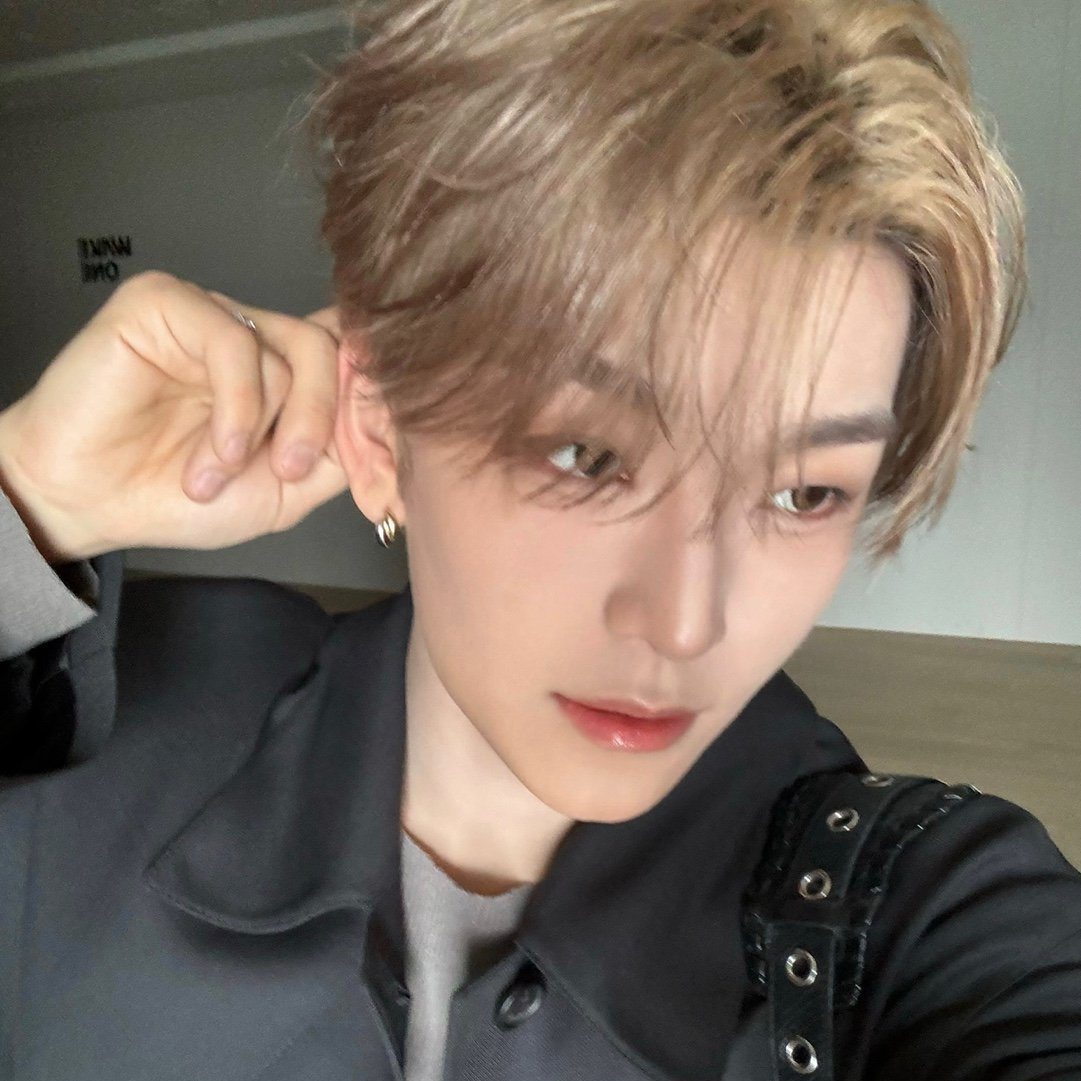 A moment captured by He Xinlong (ALPHA DRIVE ONE)'s fan