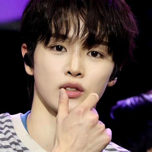 今天在最愛偶像中閃耀的成燦 (RIIZE)代表照片