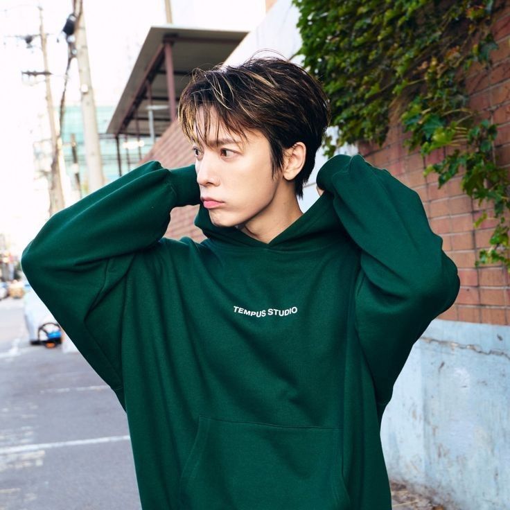 Latest photo of Donghae (Super Junior)