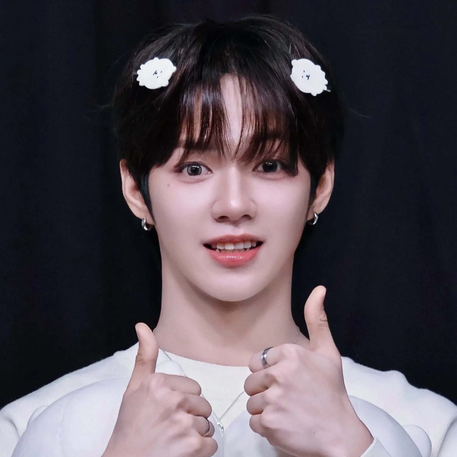 A moment captured by JL (AHOF)'s fan