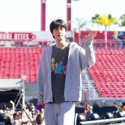 진 (방탄소년단)의 비하인드 컷