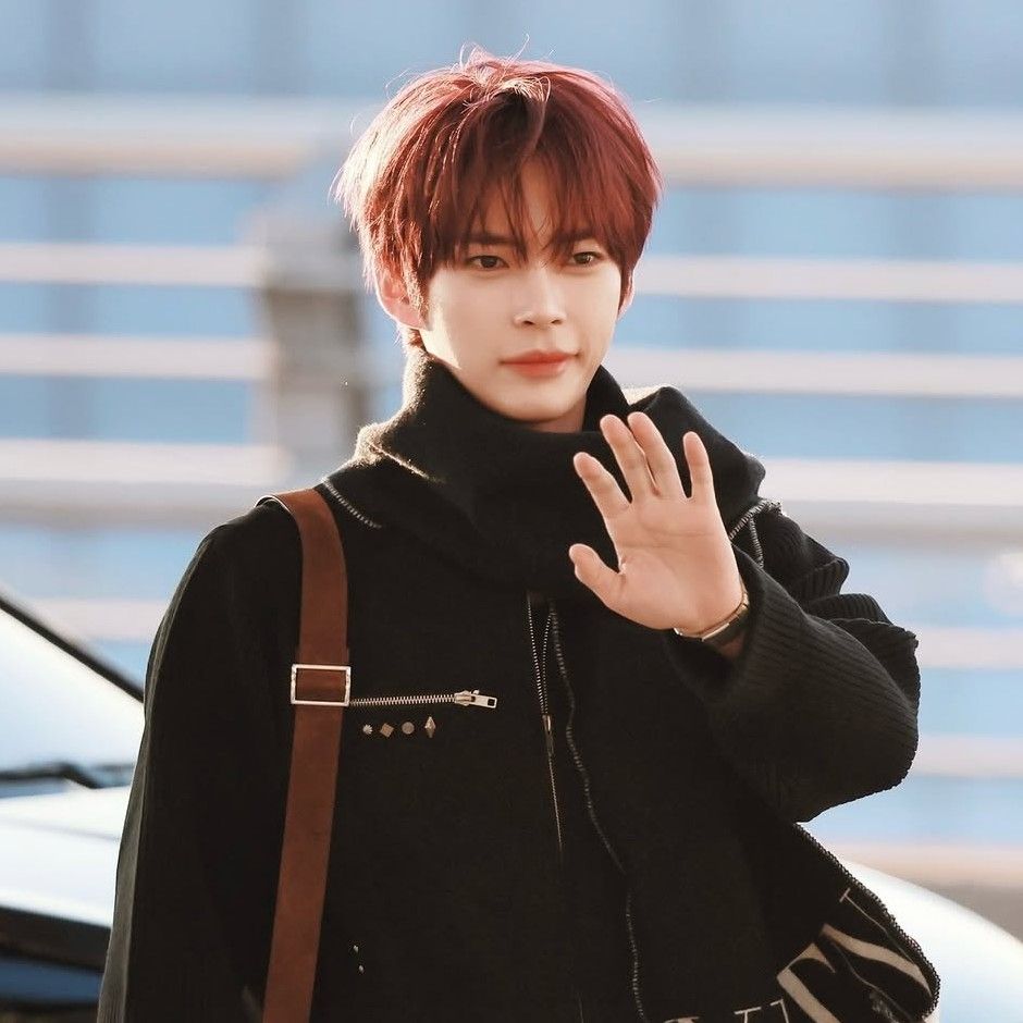 Recent activity shot of Sung Hanbin (ZEROBASEONE)