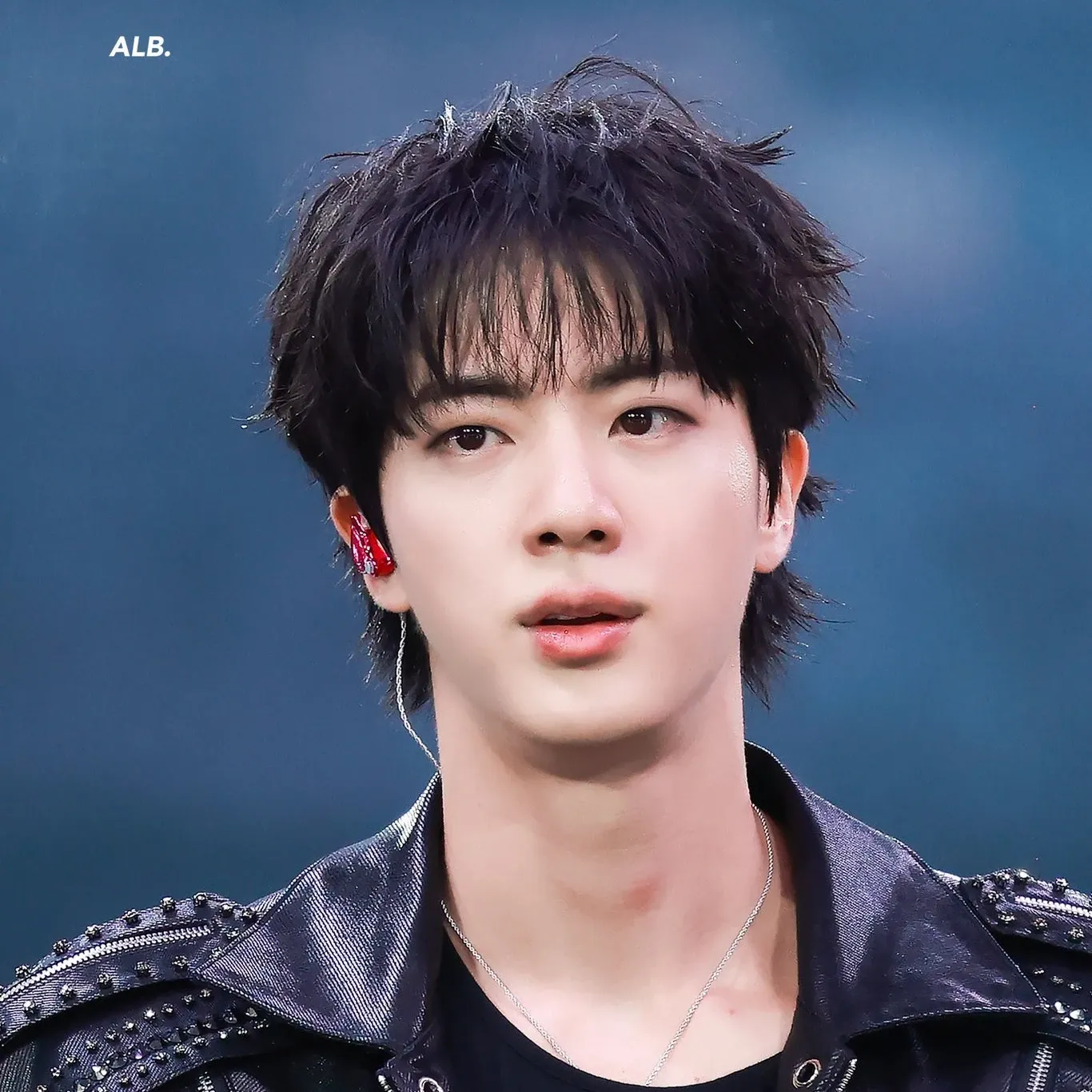 Foto aktivitas terbaru Jin (BTS)
