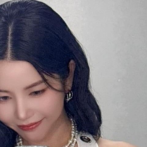 Foto terbaru Solar (MAMAMOO)