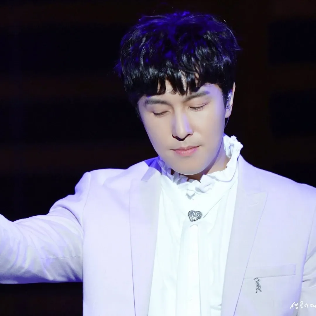 Behind-the-scenes cut of Kim Dongwan (SHINHWA)
