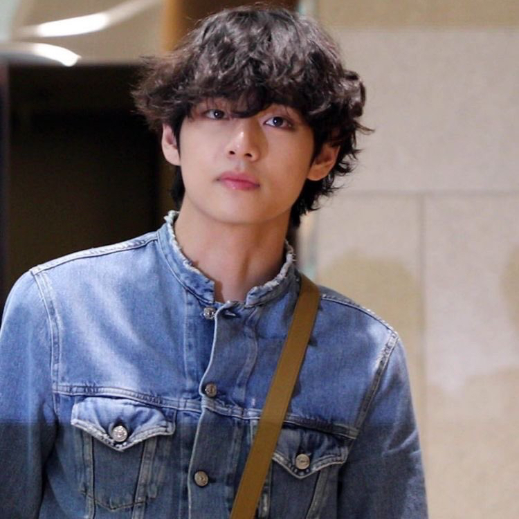 뷔 (방탄소년단) 최근 활동샷