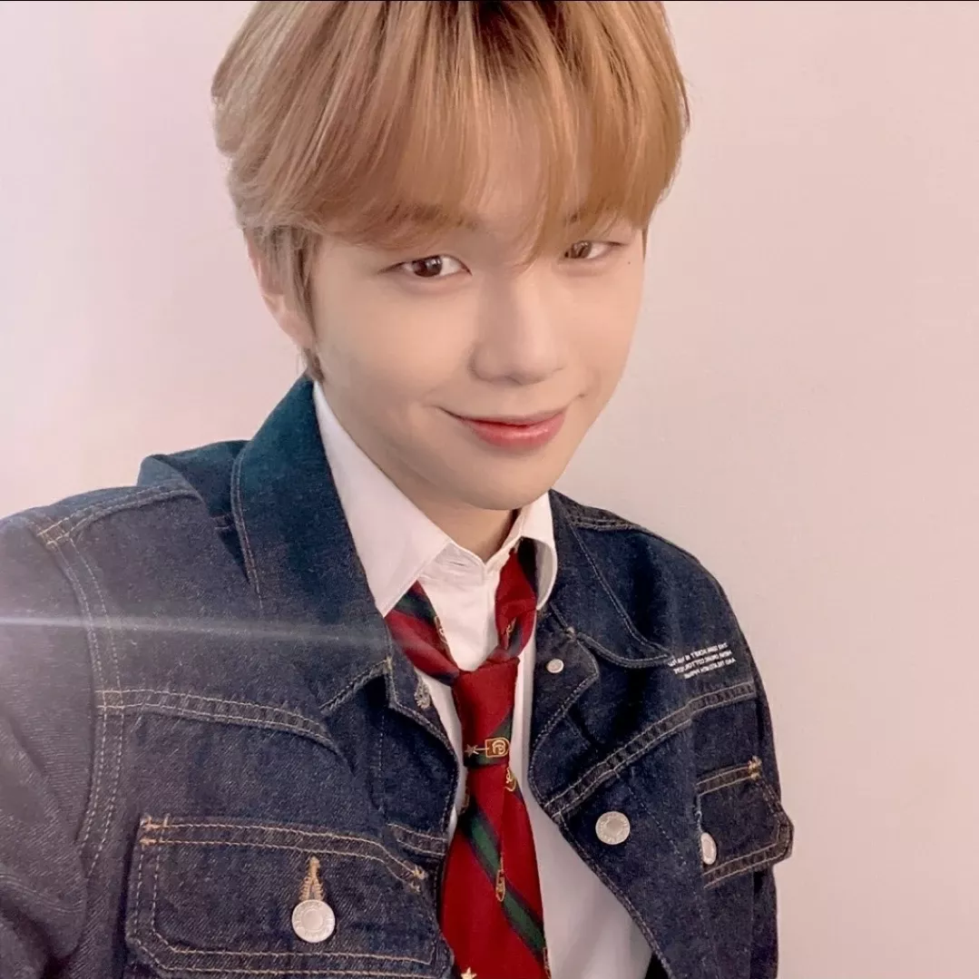 강다니엘의 비하인드 컷