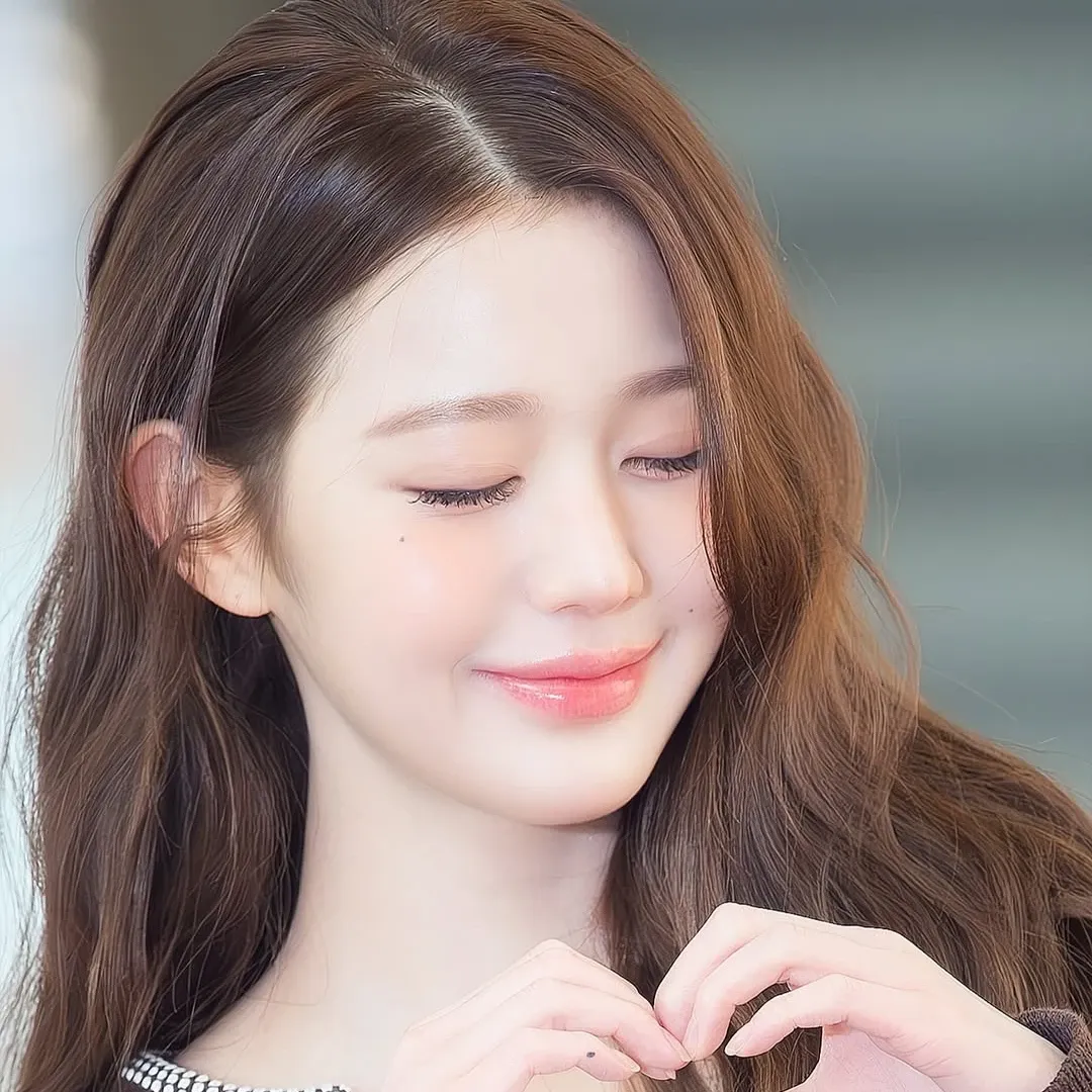 A moment captured by Jang Wonyoung (IVE)'s fan