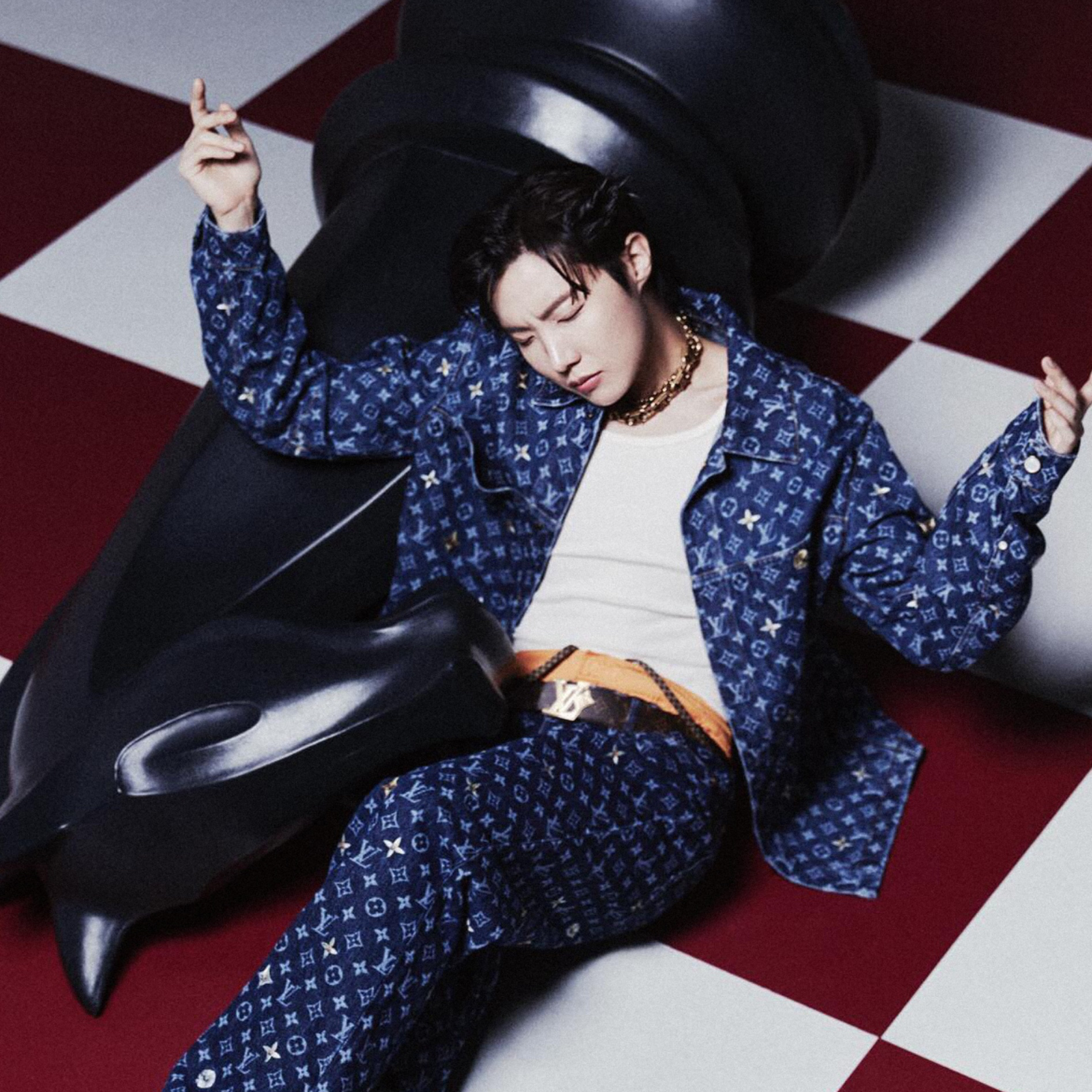 Behind-the-scenes cut of j-hope (BTS)