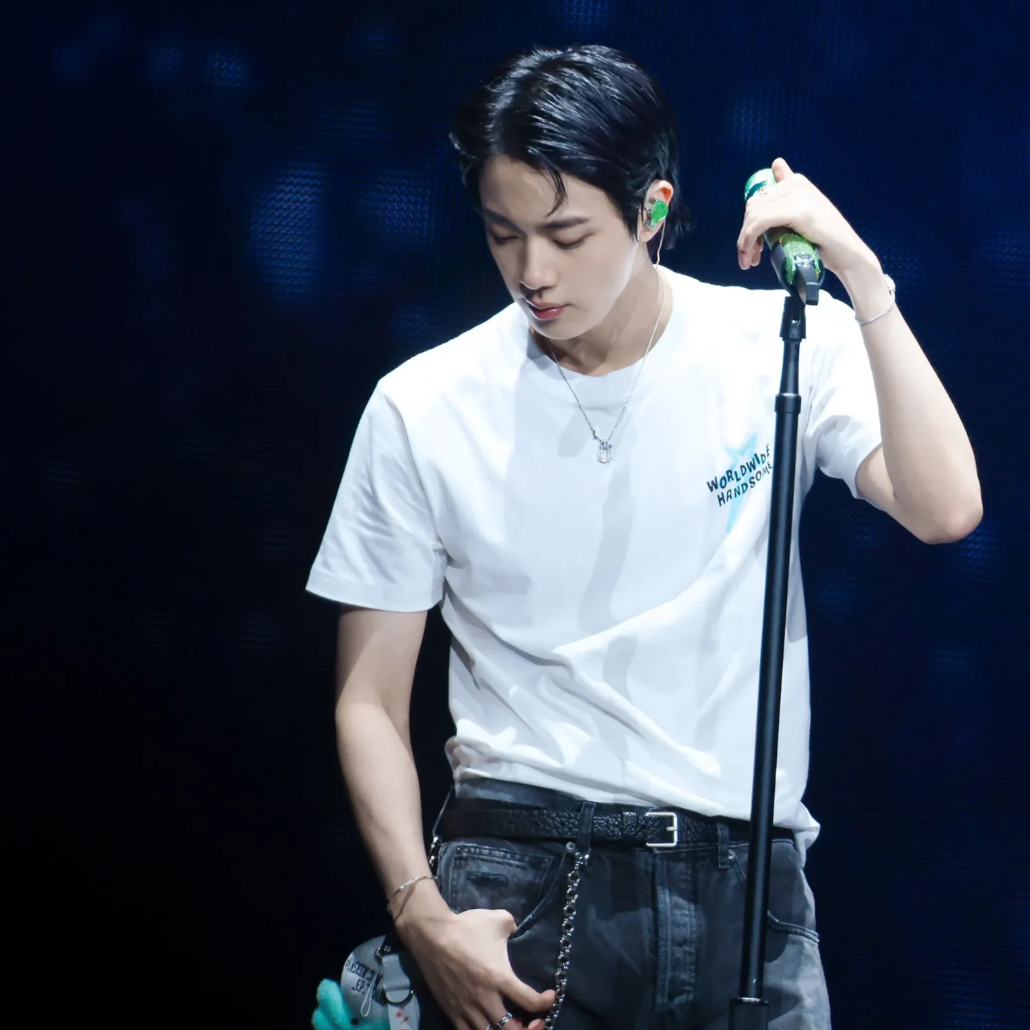 Foto aktivitas terbaru Jin (BTS)