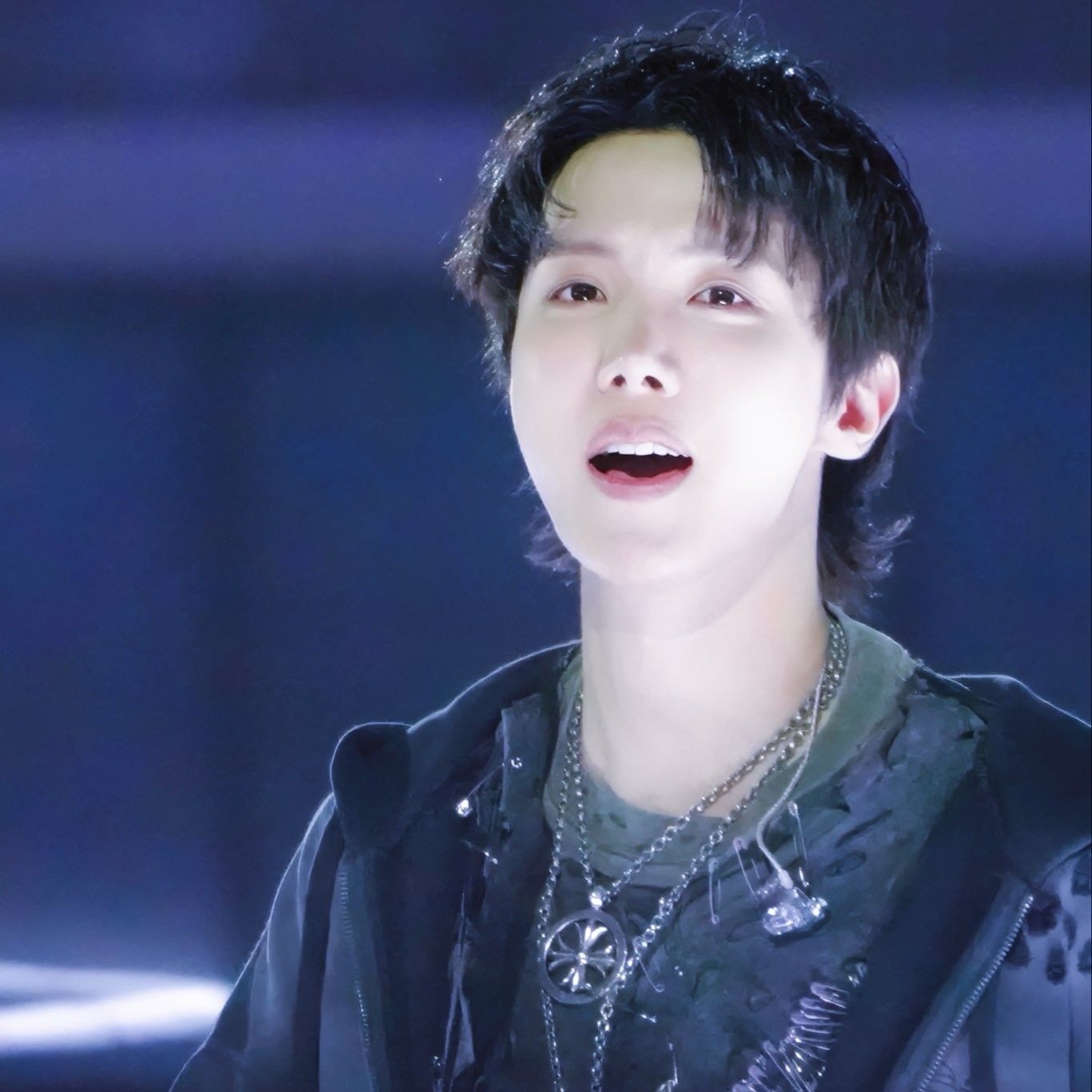 제이홉 (방탄소년단)의 최신 사진