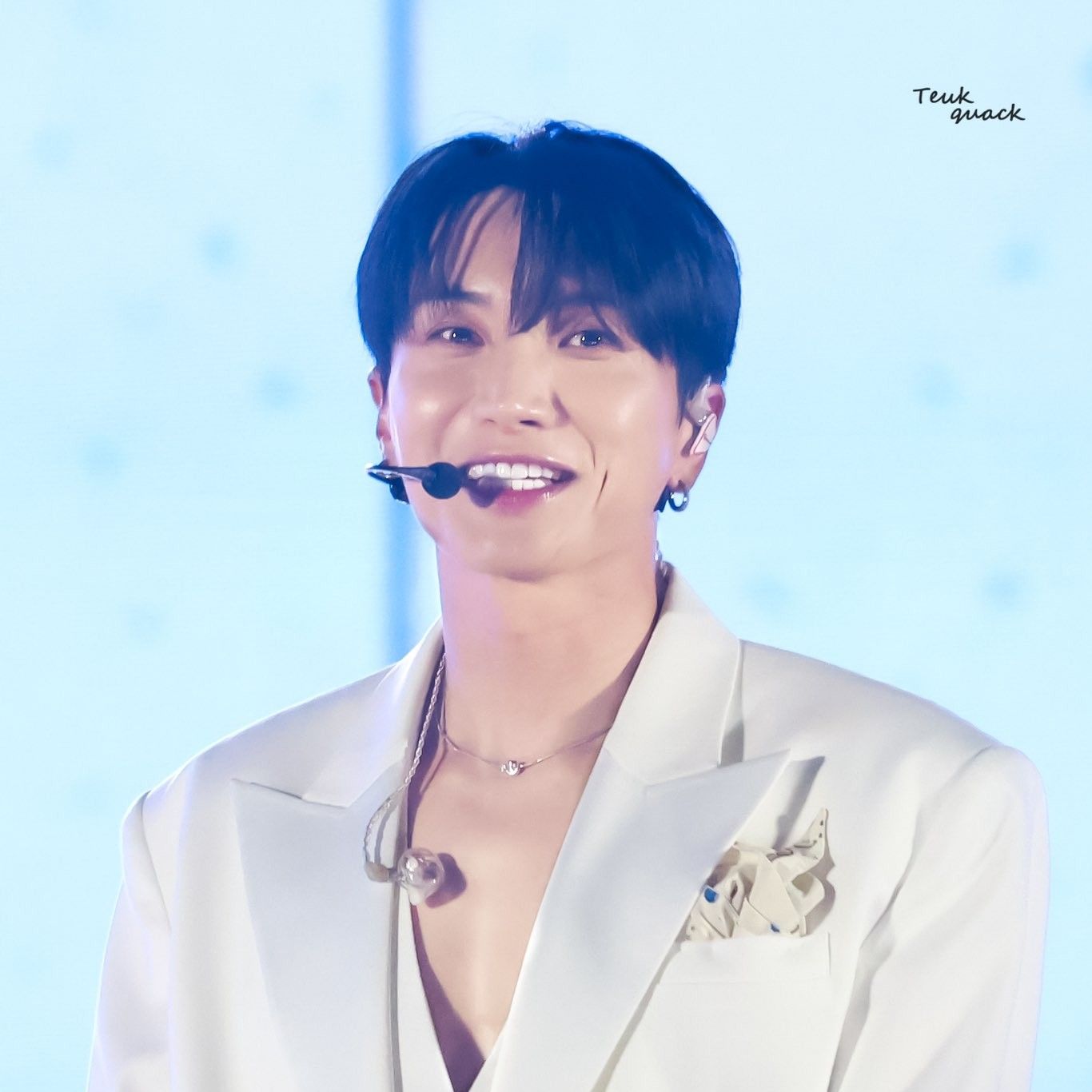 A moment captured by Leeteuk (Super Junior)'s fan