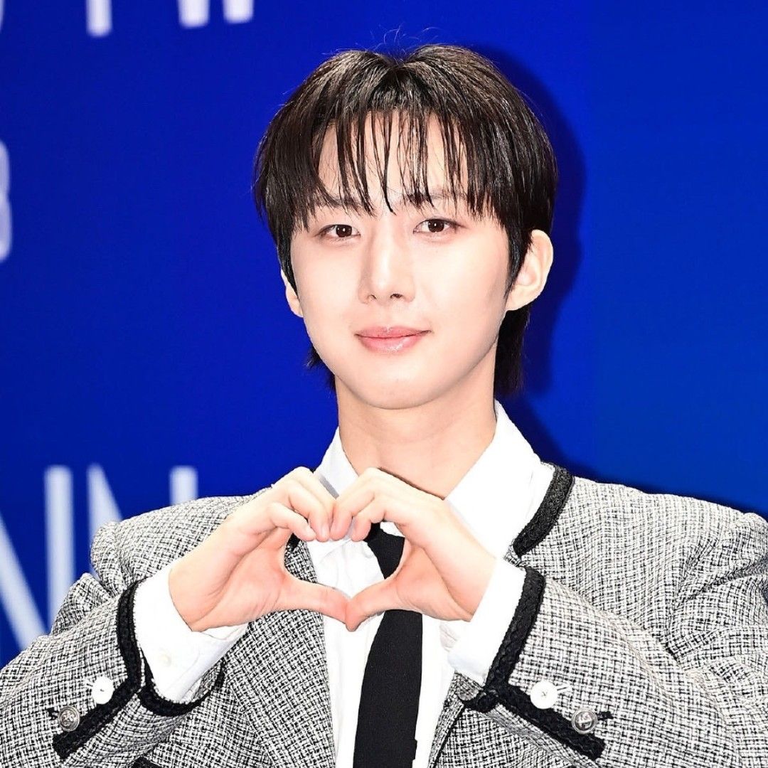 A moment captured by Hui (PENTAGON)'s fan