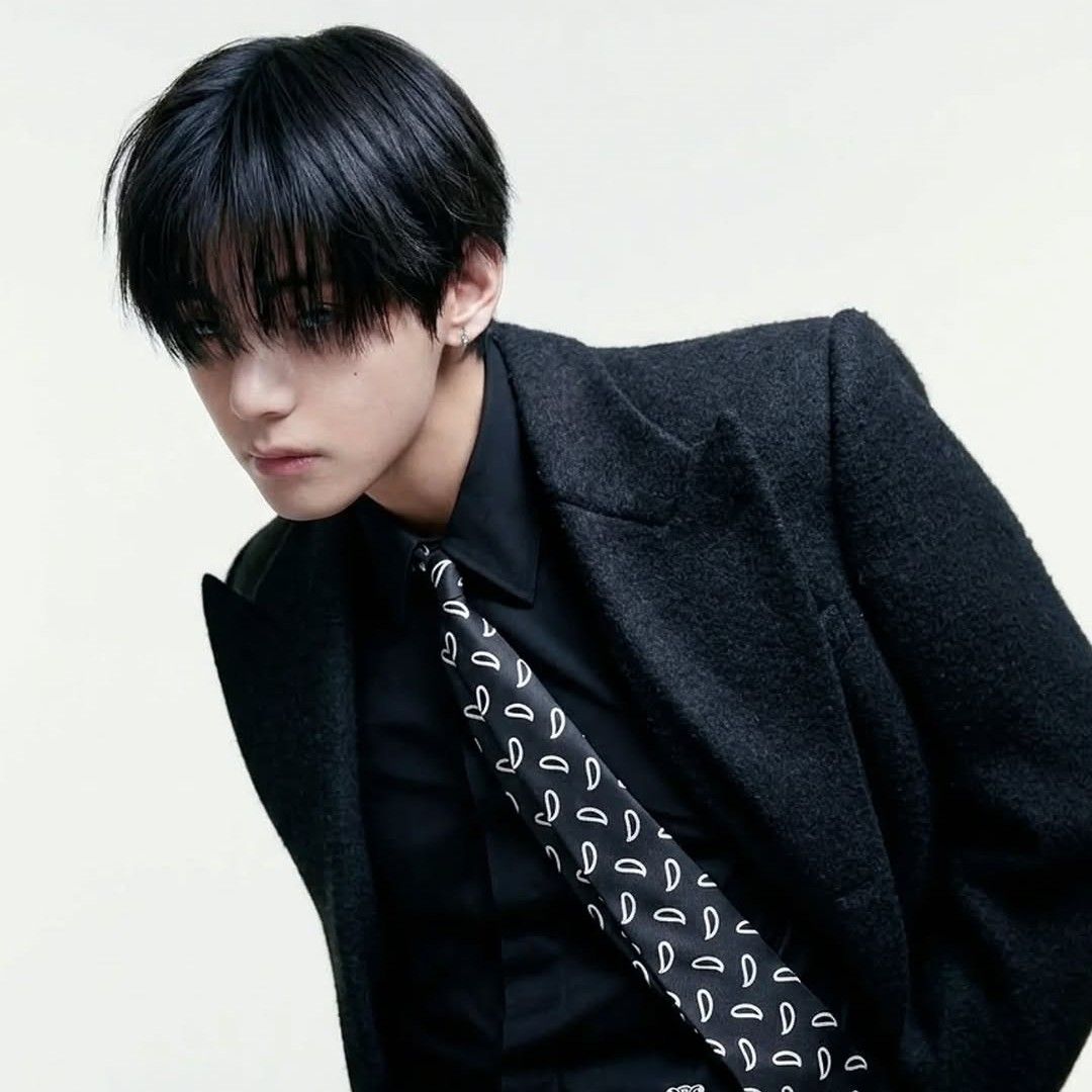 Behind-the-scenes cut of V (BTS)