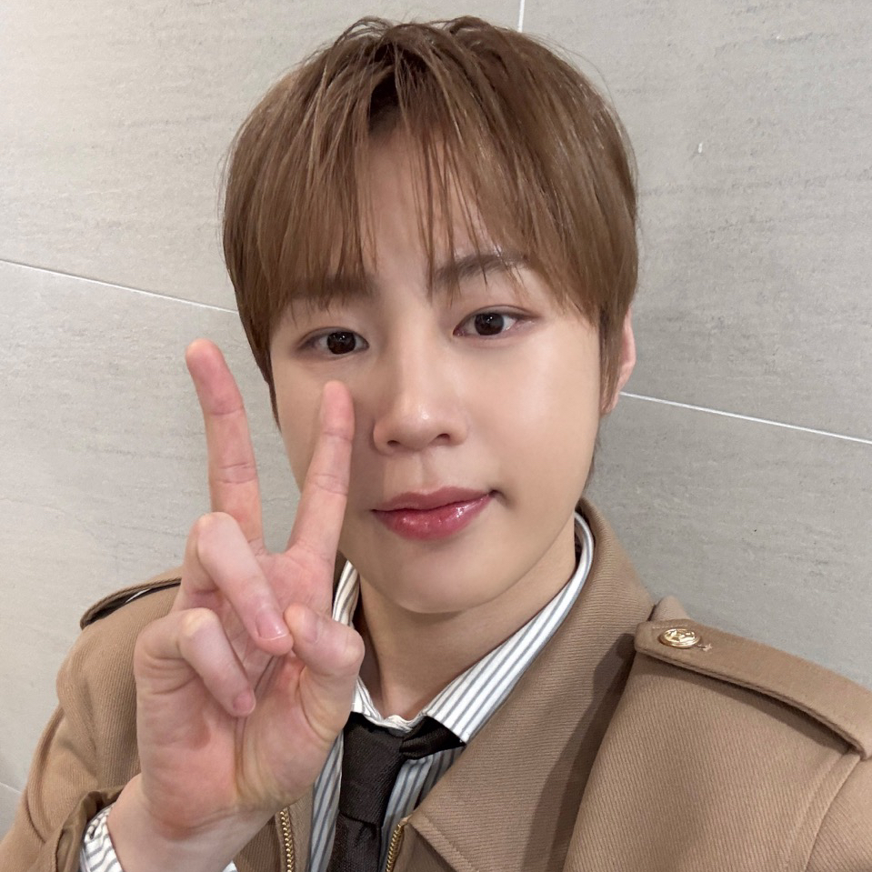 A moment captured by Ha Sungwoon's fan