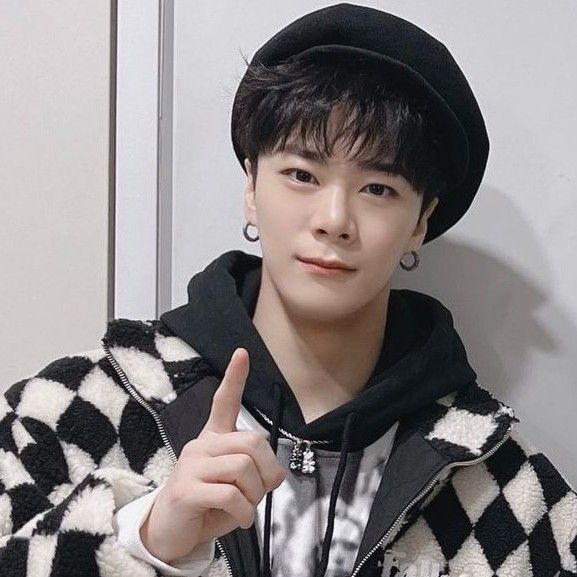 A moment captured by Moonbin (ASTRO)'s fan