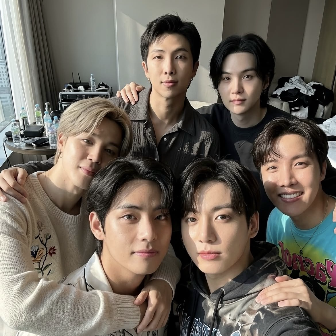 Behind-the-scenes cut of BTS