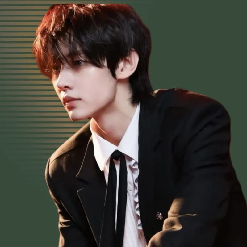 Foto terbaru Sunghoon (ENHYPEN)