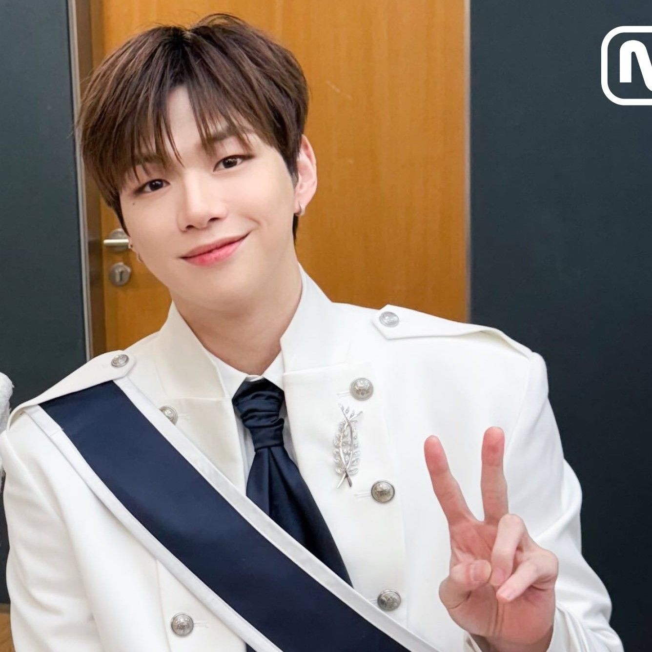 강다니엘의 비하인드 컷