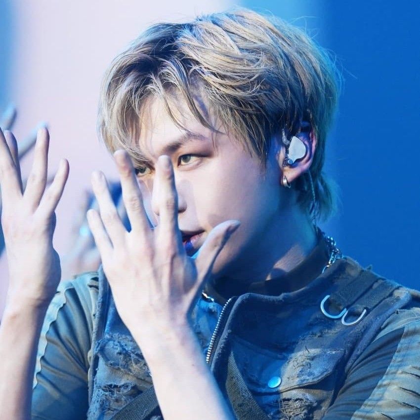 Behind-the-scenes cut of Kang Daniel