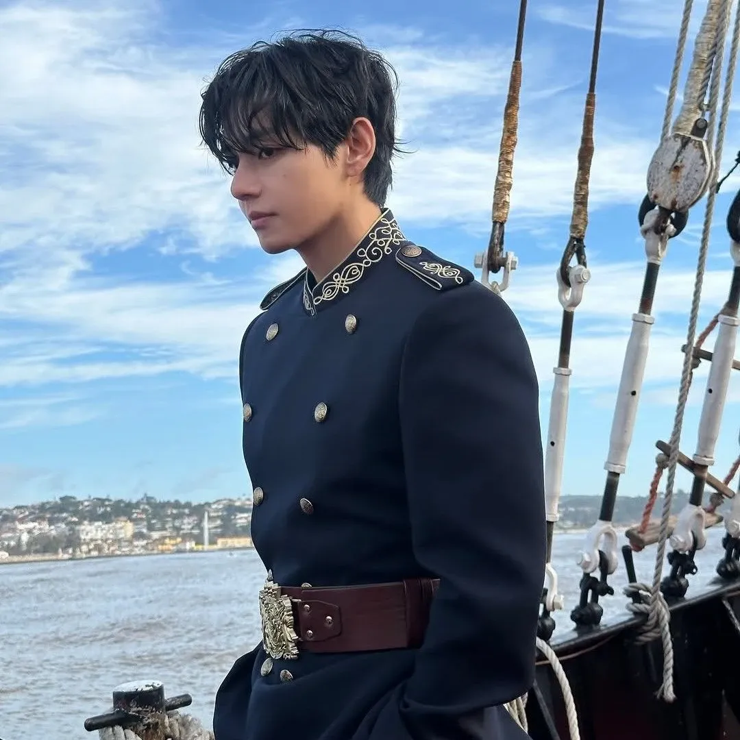 뷔 (방탄소년단) 최근 활동샷