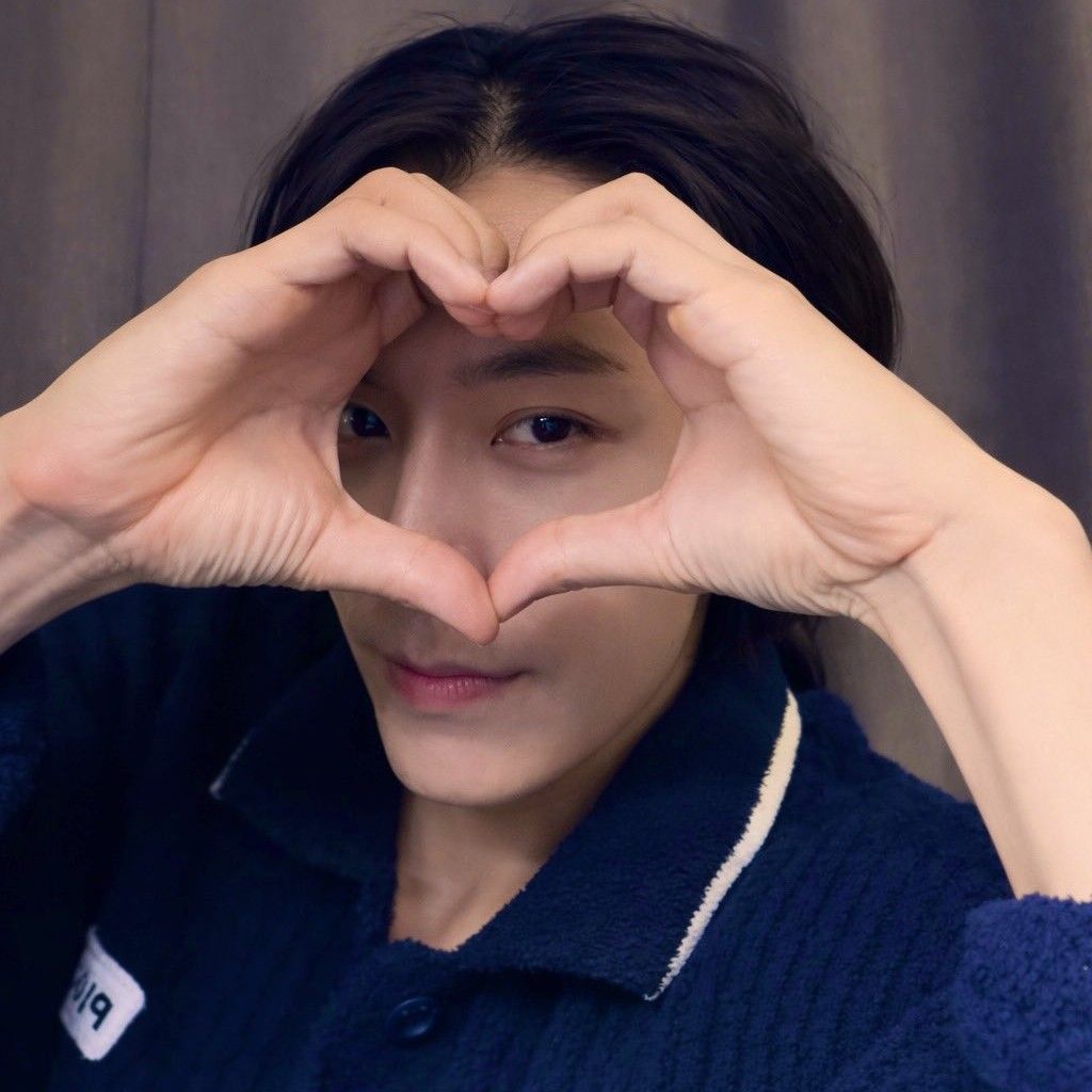 Behind-the-scenes cut of Donghae (Super Junior)