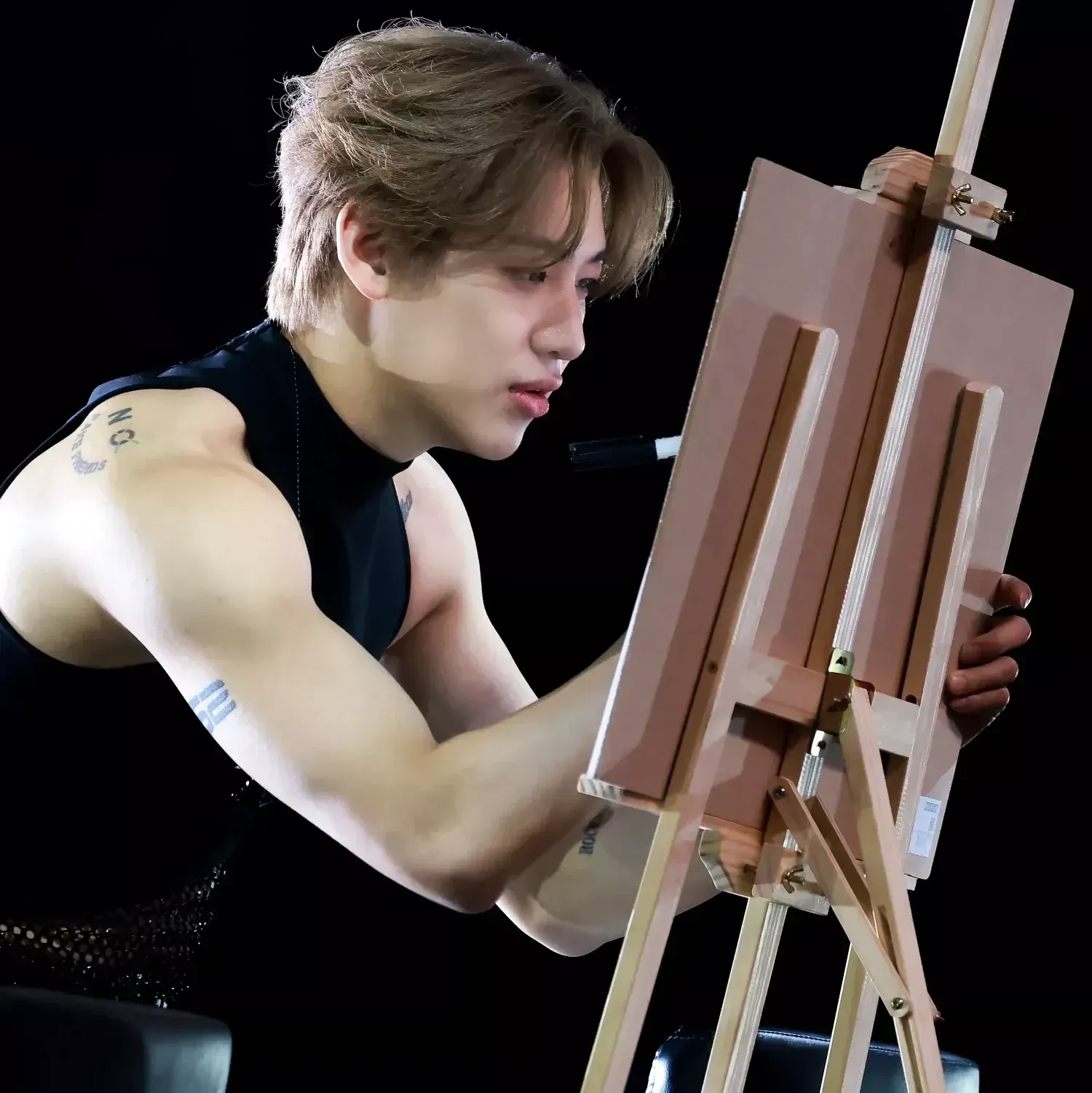 Behind-the-scenes cut of Bambam (GOT7)