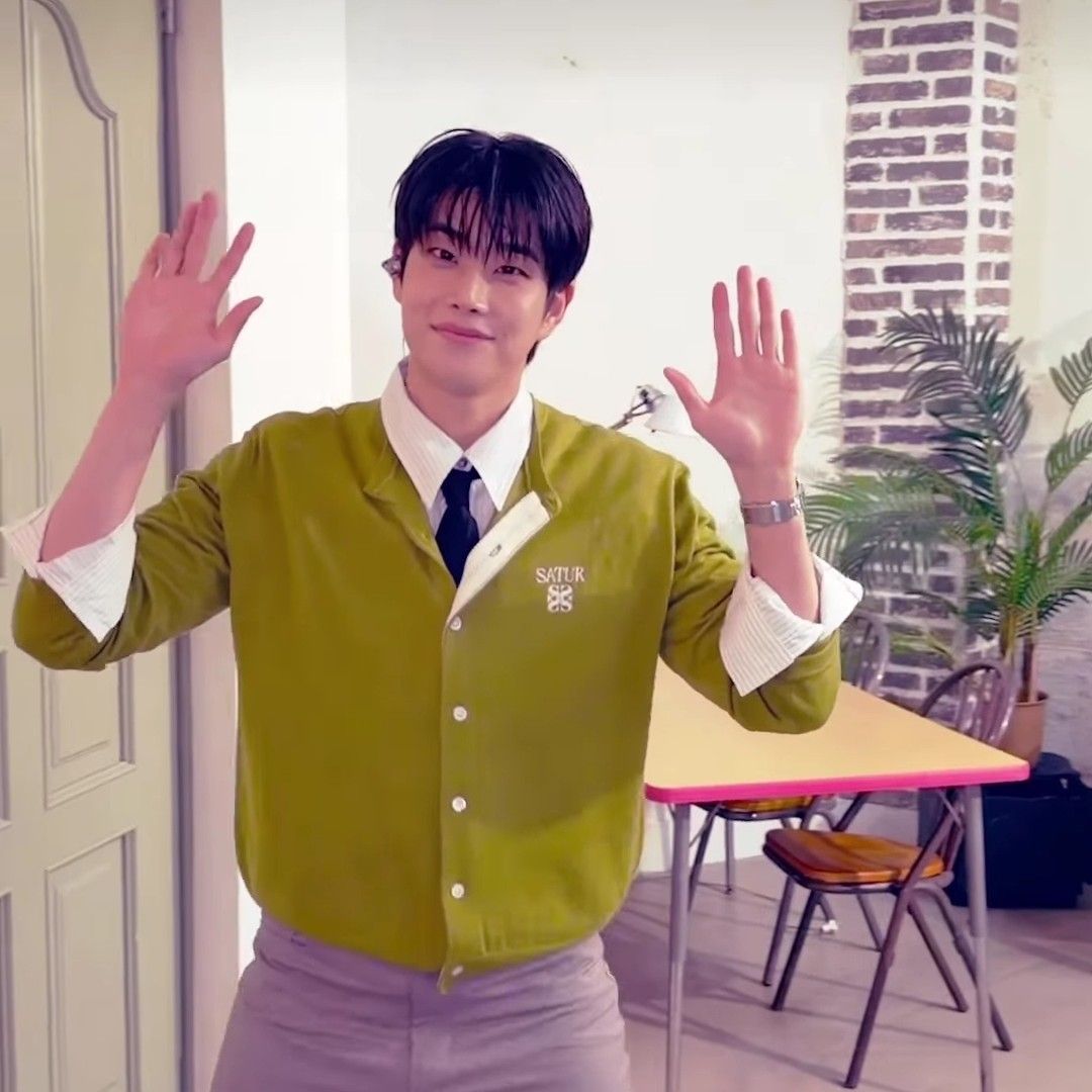 A moment captured by MJ (ASTRO)'s fan