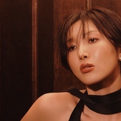 Behind-the-scenes cut of Hwasa (MAMAMOO)