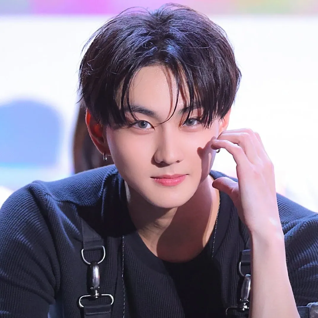 Behind-the-scenes cut of Jungwon (ENHYPEN)