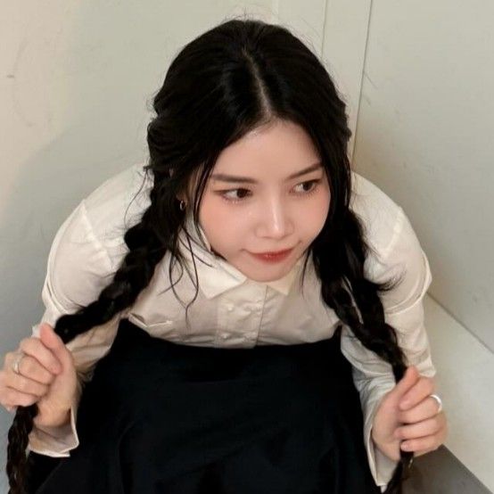 Recent activity shot of Solar (MAMAMOO)