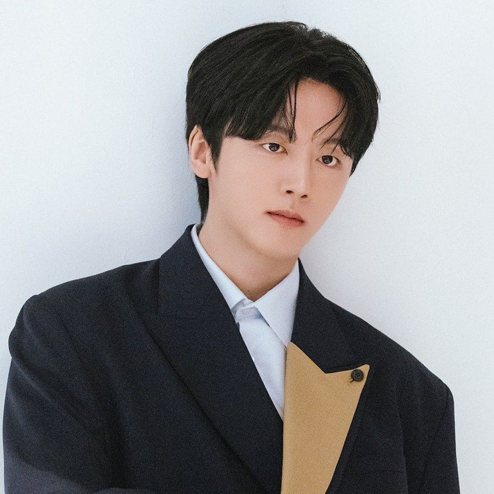 Latest photo of Youngbin (SF9)