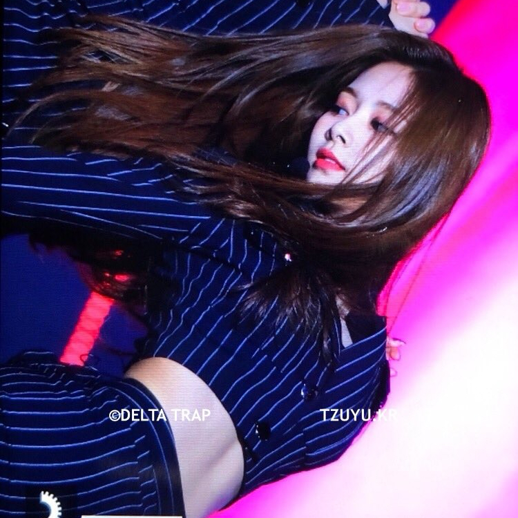 Momen yang diabadikan oleh penggemar TWICE