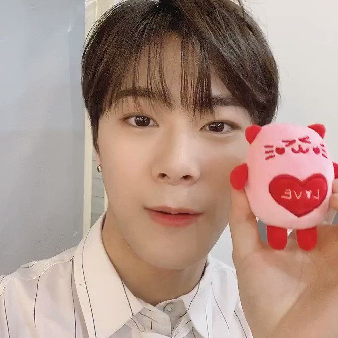 A moment captured by Moonbin (ASTRO)'s fan