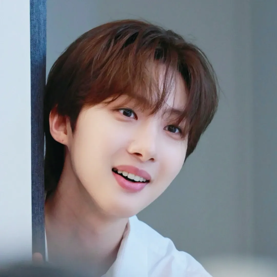 Recent activity shot of Hui (PENTAGON)