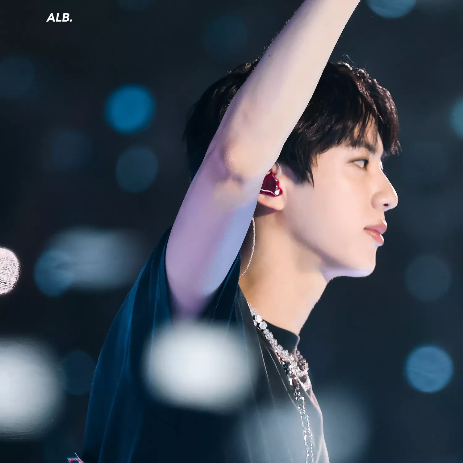 Foto aktivitas terbaru Jin (BTS)