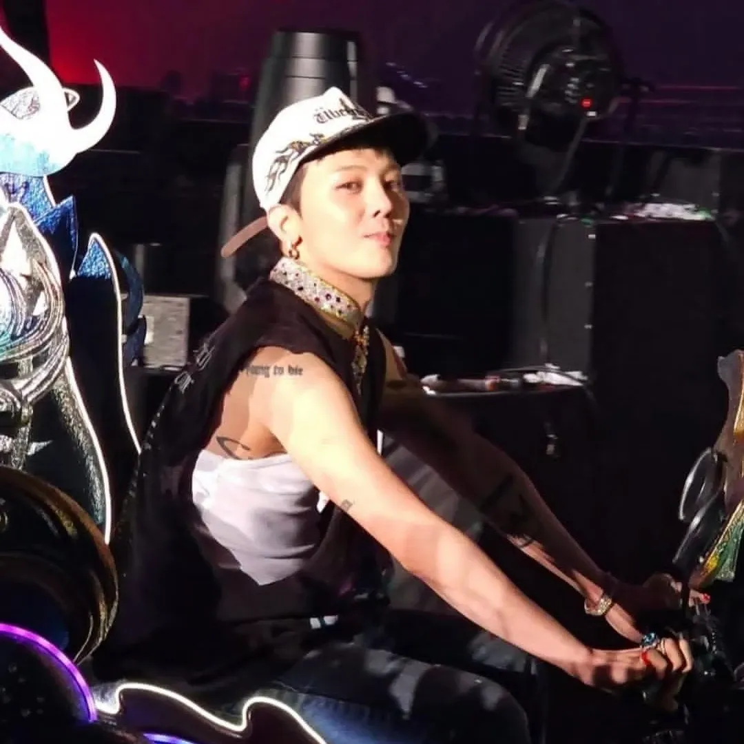 G-DRAGON (BIGBANG)の舞台裏ショット