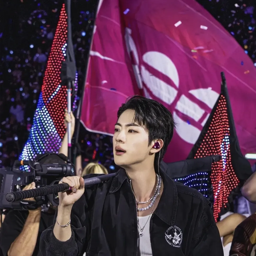 Momen yang diabadikan oleh penggemar Jin (BTS)