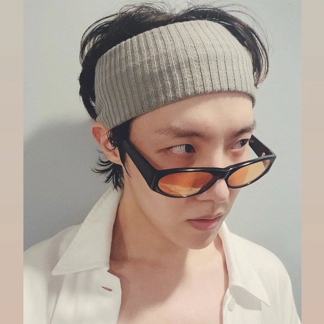 Foto aktivitas terbaru j-hope (BTS)