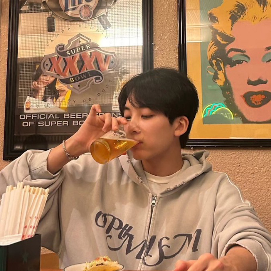 Latest photo of Jeonghan (SEVENTEEN)