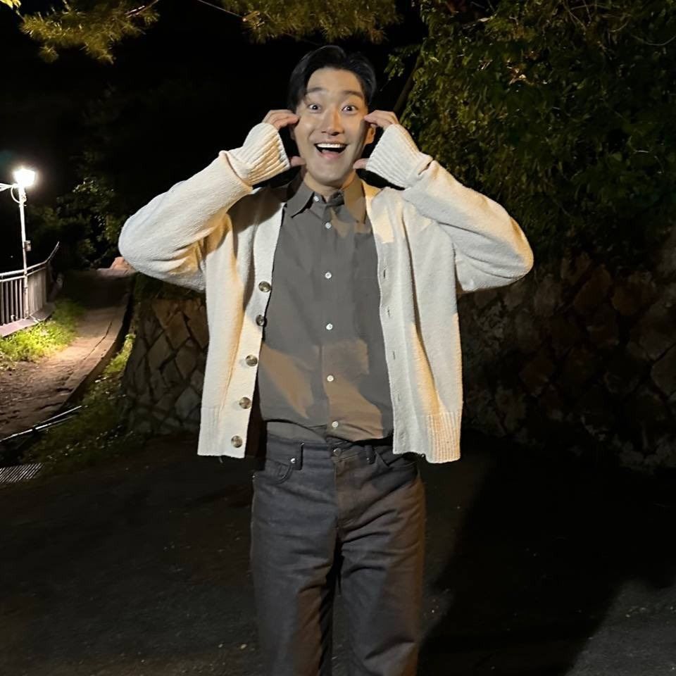 Behind-the-scenes cut of Siwon (Super Junior)