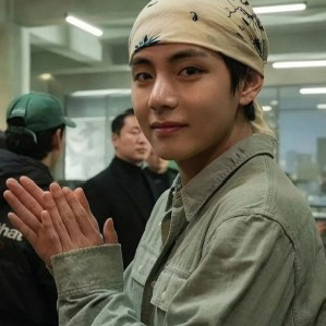 Behind-the-scenes cut of V (BTS)