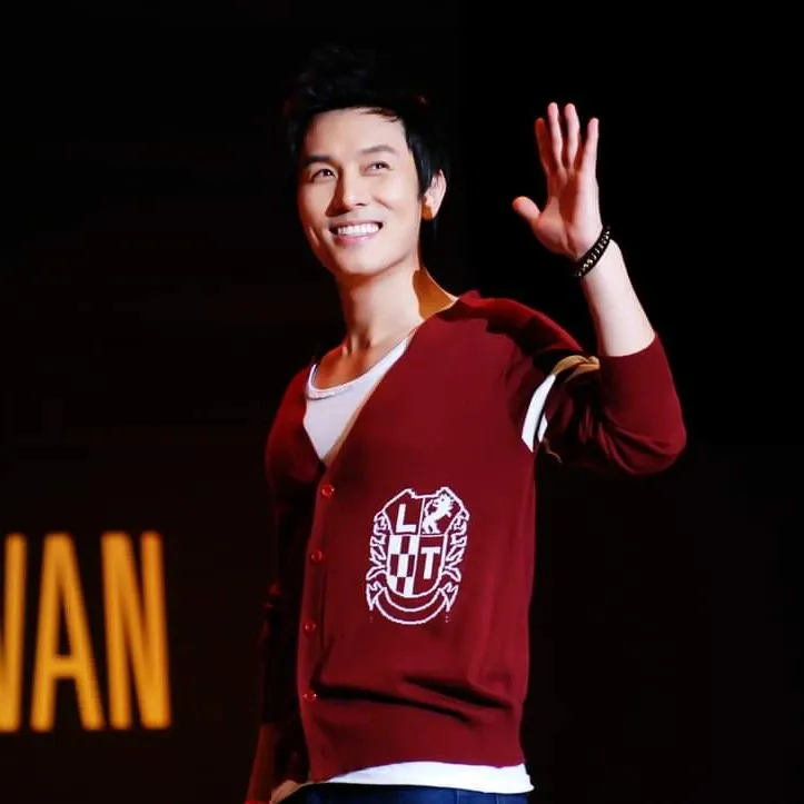 A moment captured by Kim Dongwan (SHINHWA)'s fan