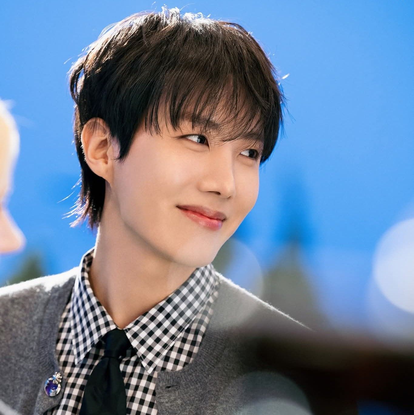 Foto aktivitas terbaru j-hope (BTS)